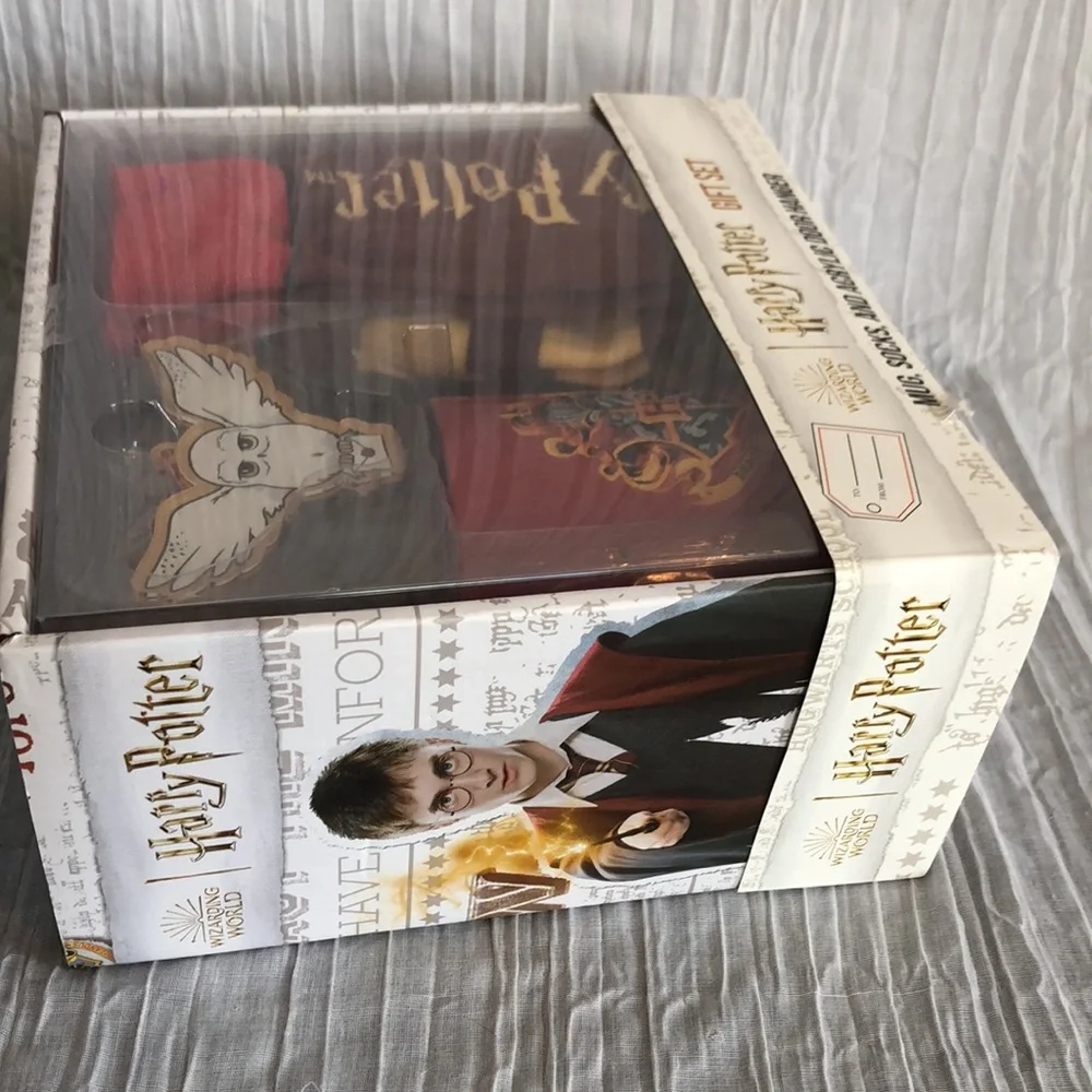 HARRY POTTER Hogwarts gift set ceramic mug pair socks acrylic door hanger NWT